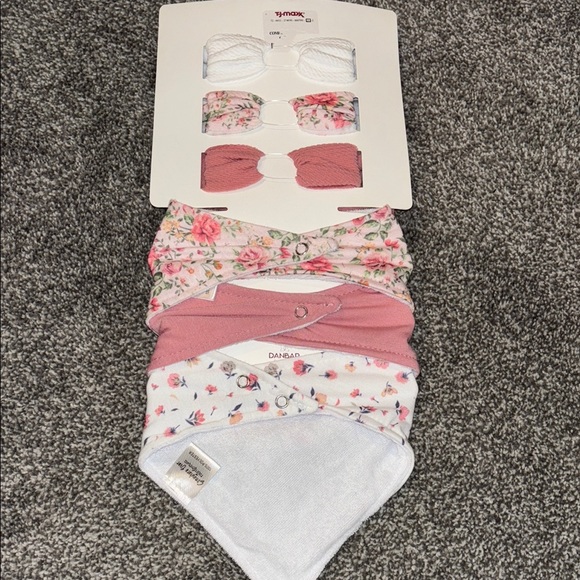 Pink and White Floral bow and Bib Set - Picture 6 of 9